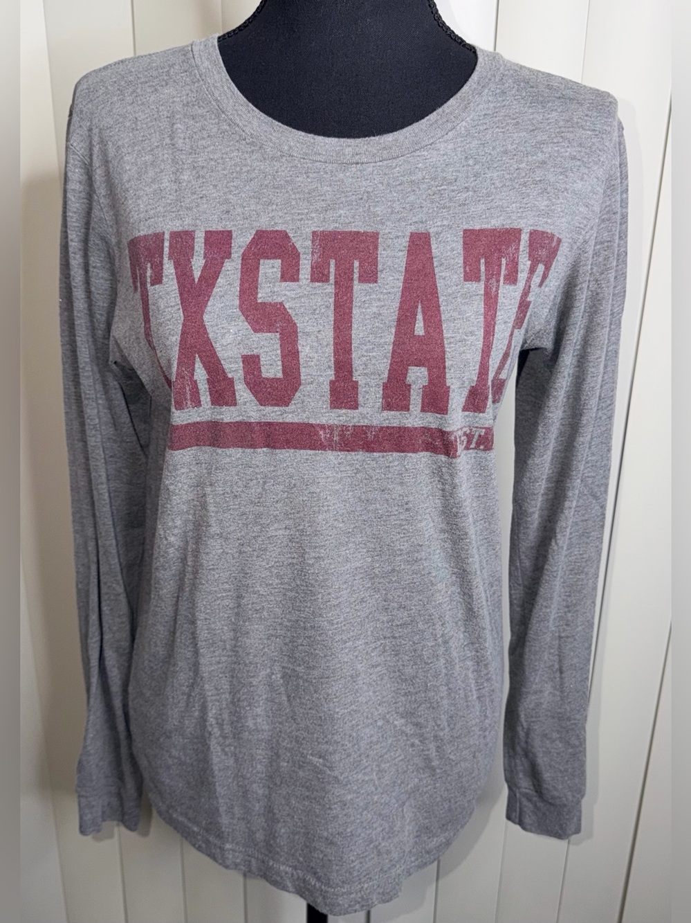 Barefoot Campus Outfitter Texas State Unisex Gray Maroon Long Sleeve Shirt Sz S